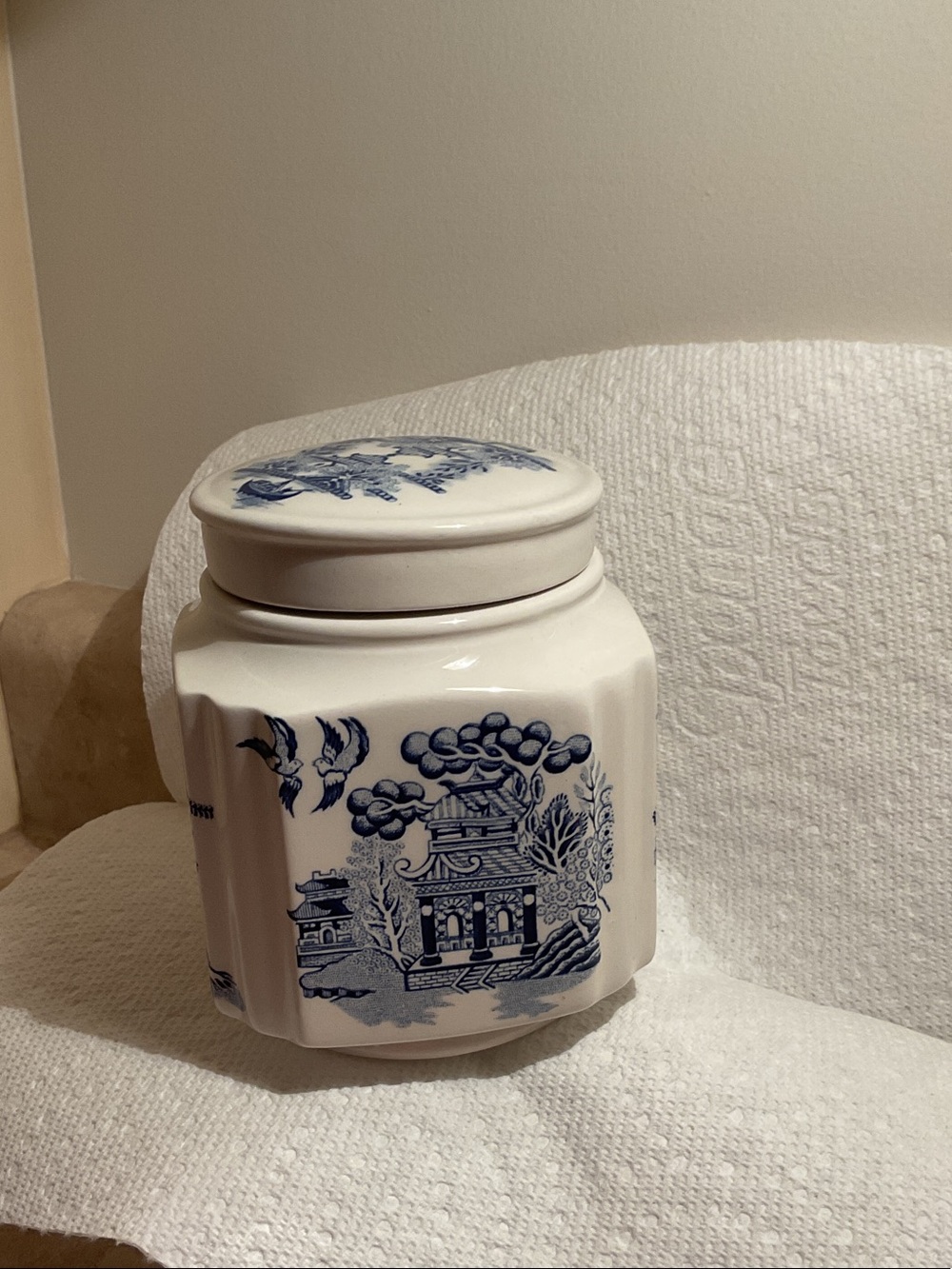 Sadler Vintage Blue Willow vintage tea caddy.